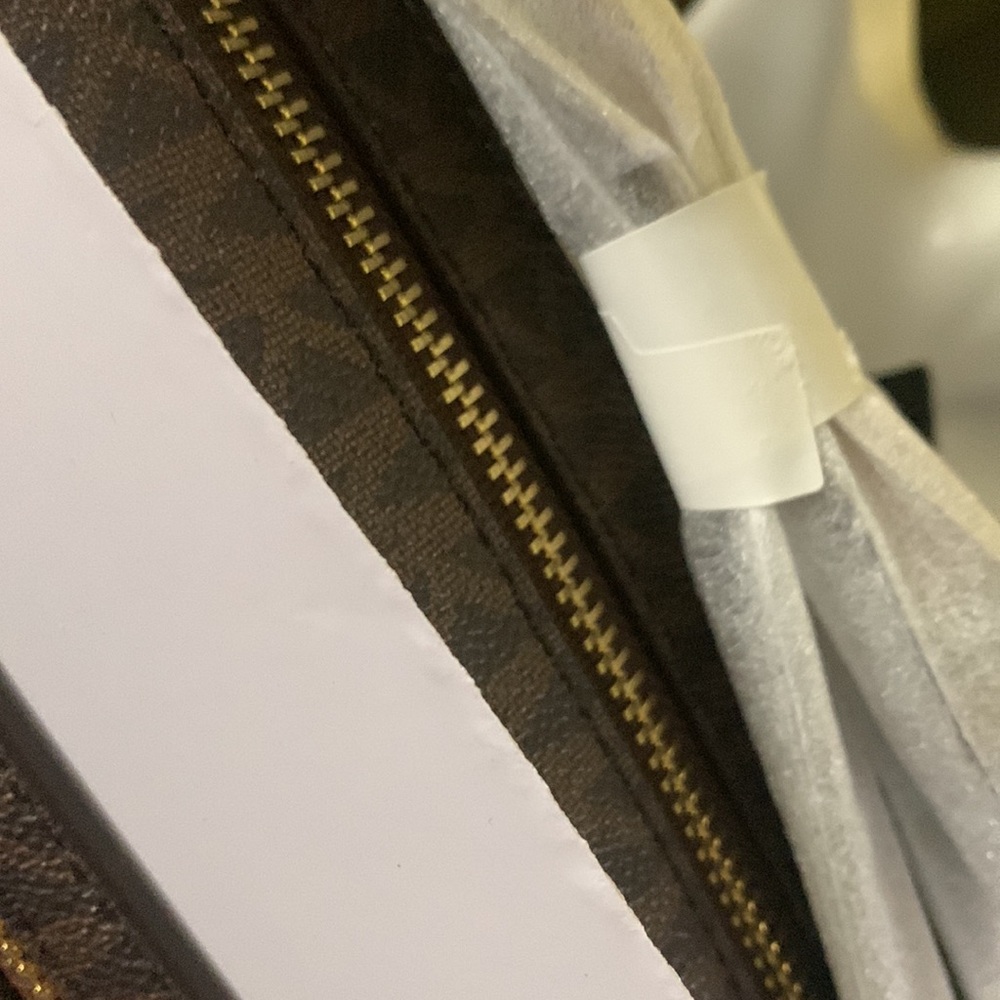 HOST PICK NWT Jet set Michael Kors Logo crossbody Bag - Picture 7 of 7